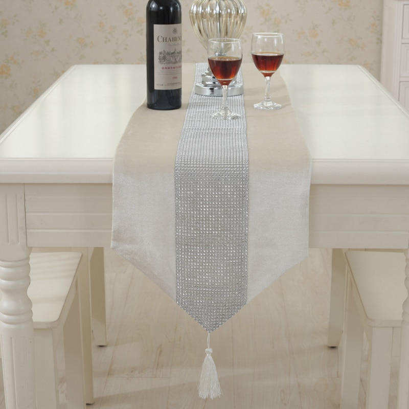 Crystal Trim Table Runner with 4 Pcs Placemats Crystal Trim Table Runner with 4 Pcs Placemats