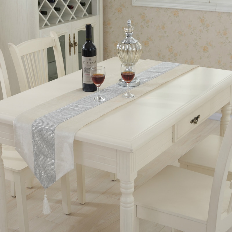 Crystal Trim Table Runner with 4 Pcs Placemats Crystal Trim Table Runner with 4 Pcs Placemats